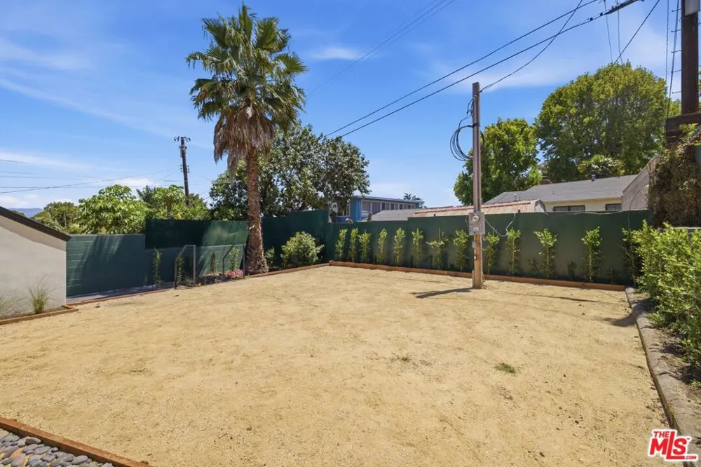 3926 S Ridgeley Drive Los Angeles, CA 90008