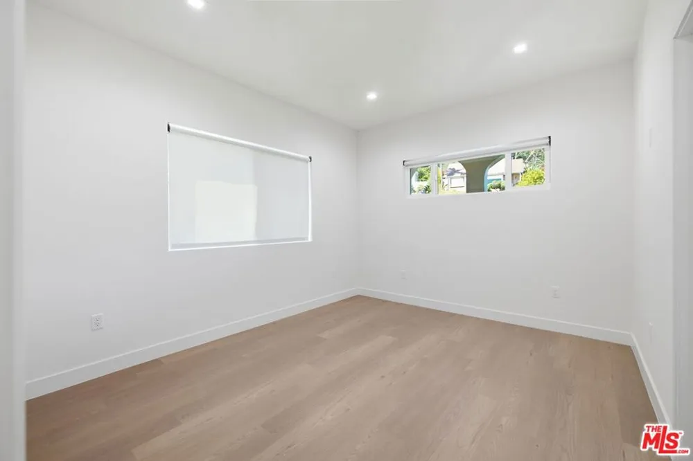 3926 S Ridgeley Drive Los Angeles, CA 90008