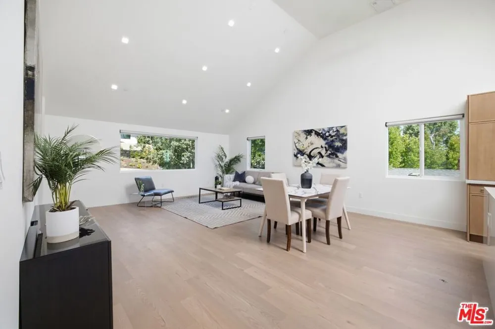 3926 S Ridgeley Drive Los Angeles, CA 90008