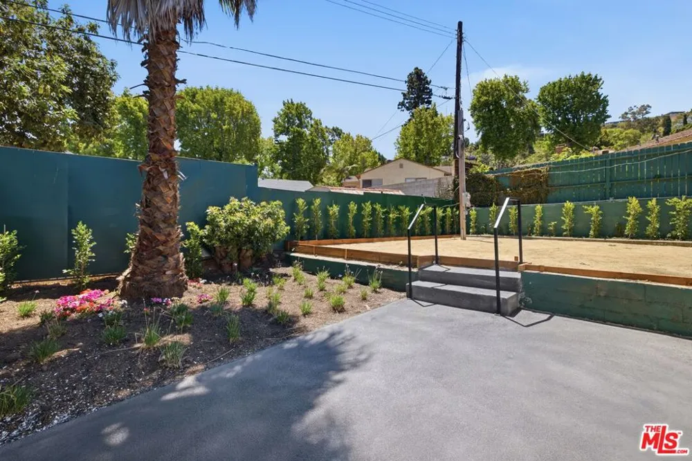 3926 S Ridgeley Drive Los Angeles, CA 90008