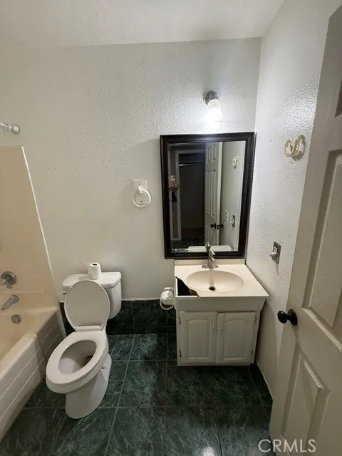 6864 Olympia DR Riverside, CA 92503