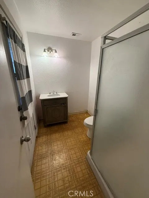 6864 Olympia DR Riverside, CA 92503