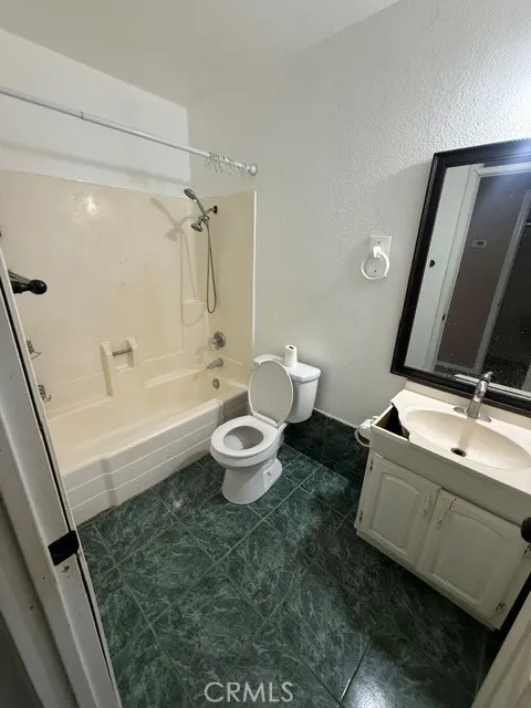 6864 Olympia DR Riverside, CA 92503
