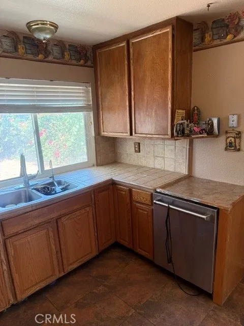 6864 Olympia DR Riverside, CA 92503