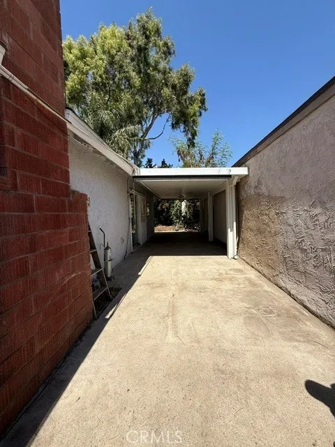 6864 Olympia DR Riverside, CA 92503
