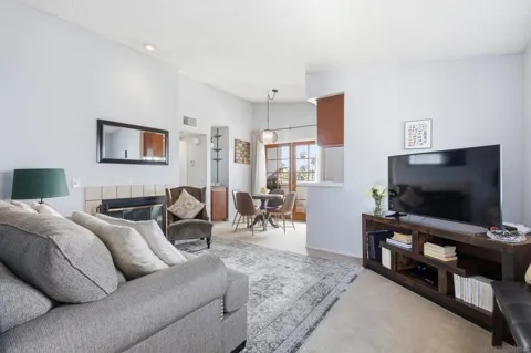 4475 Campus Ave #4