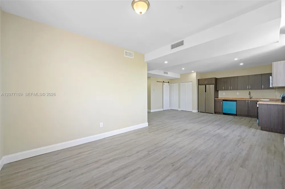 1020 NW 2 Ave #301 Hallandale Beach, FL 33009