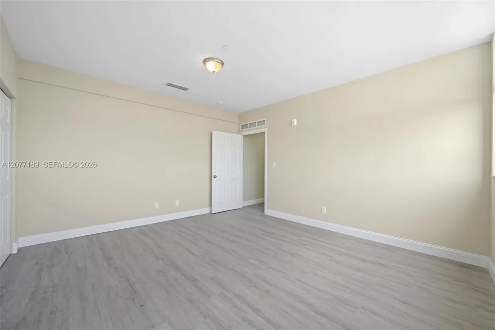 1020 NW 2 Ave #301 Hallandale Beach, FL 33009