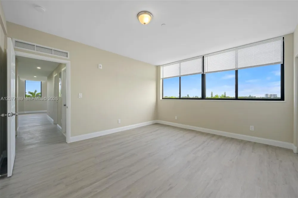 1020 NW 2 Ave #301 Hallandale Beach, FL 33009