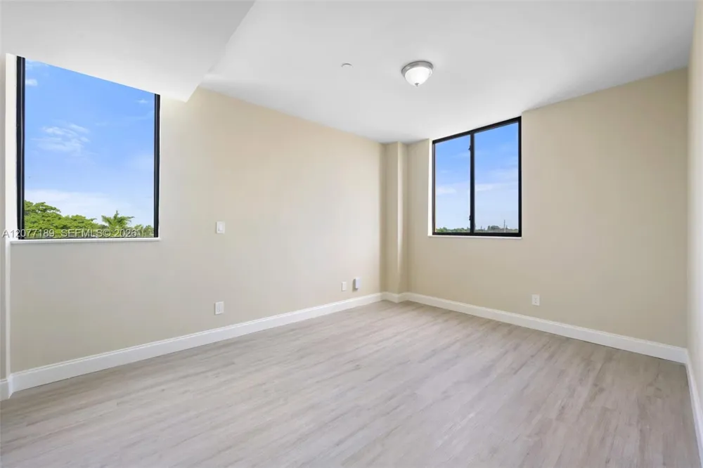 1020 NW 2 Ave #301 Hallandale Beach, FL 33009