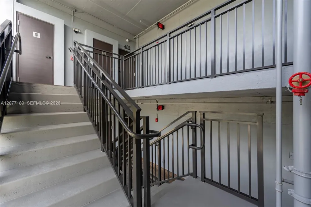 1020 NW 2 Ave #301 Hallandale Beach, FL 33009
