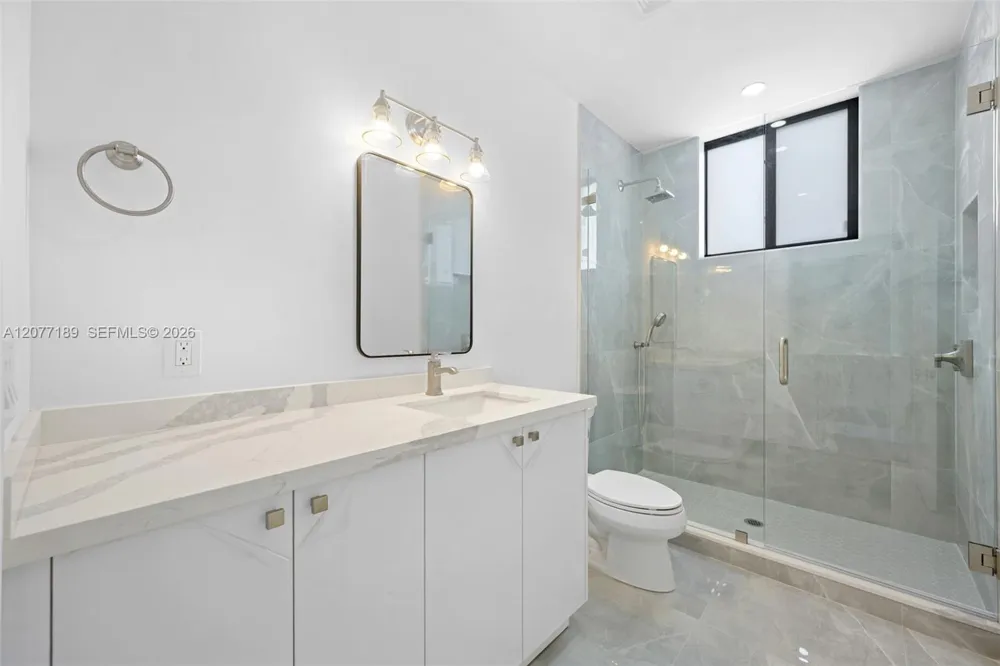 1020 NW 2 Ave #301 Hallandale Beach, FL 33009