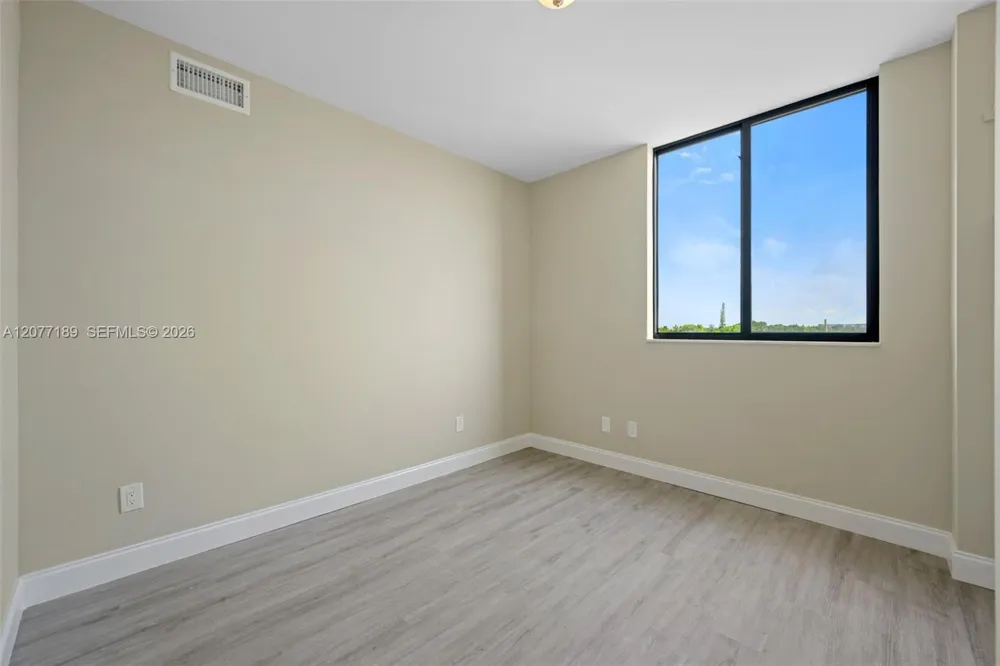 1020 NW 2 Ave #301 Hallandale Beach, FL 33009