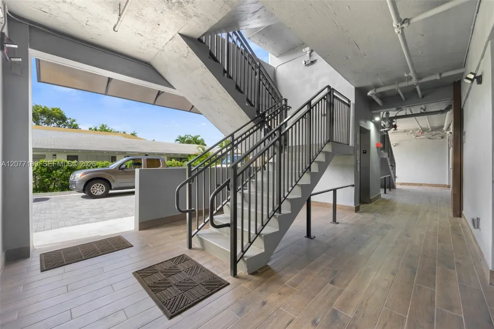 1020 NW 2 Ave #301 Hallandale Beach, FL 33009