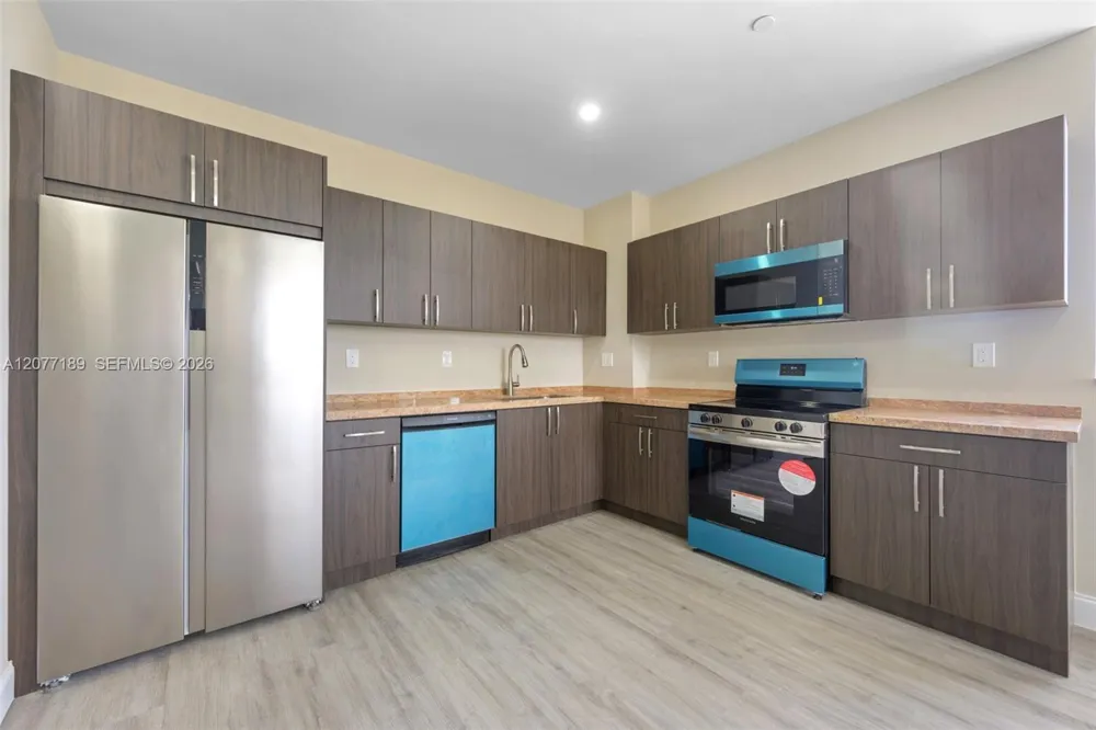 1020 NW 2 Ave #301 Hallandale Beach, FL 33009