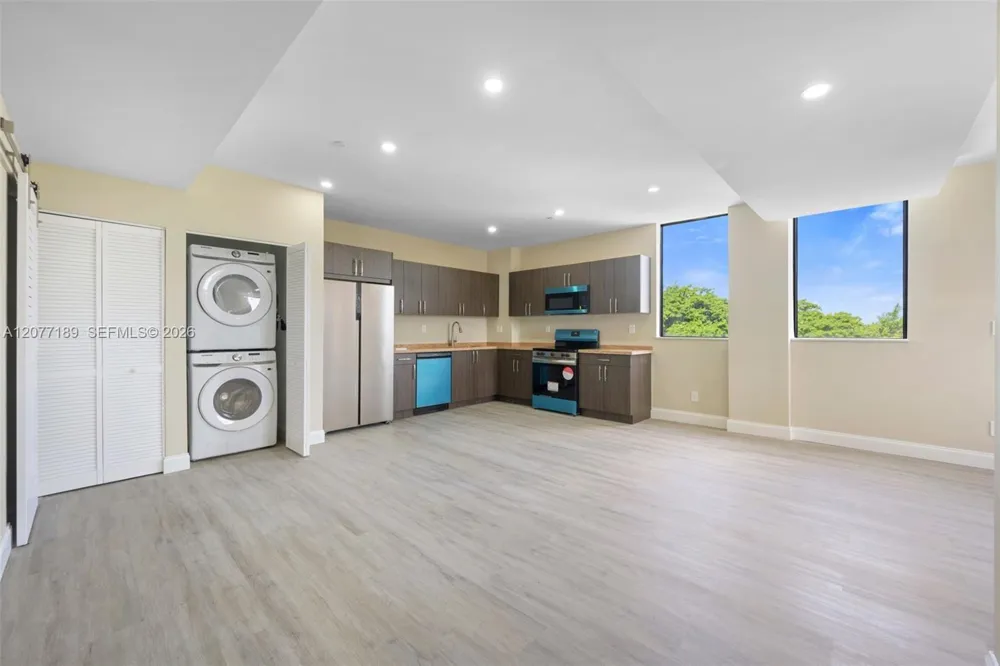 1020 NW 2 Ave #301 Hallandale Beach, FL 33009
