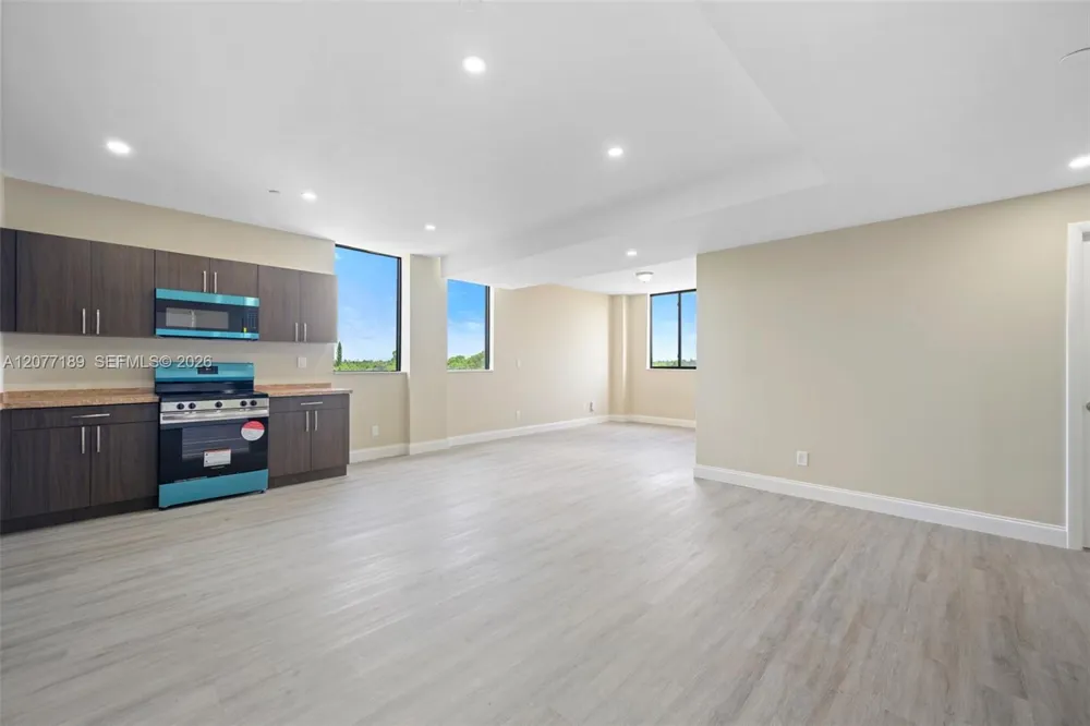1020 NW 2 Ave #301 Hallandale Beach, FL 33009