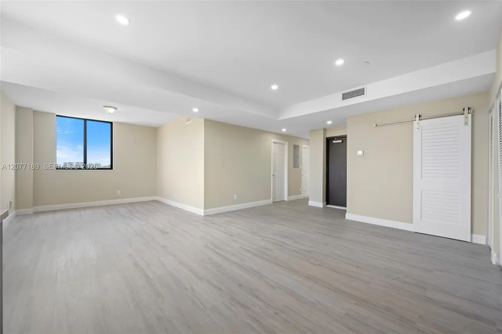 1020 NW 2 Ave #301 Hallandale Beach, FL 33009