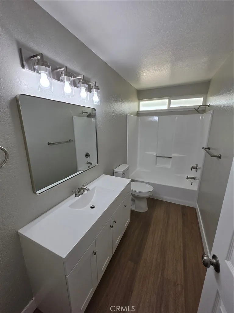 38997 164th E Lake Los Angeles, CA 93591