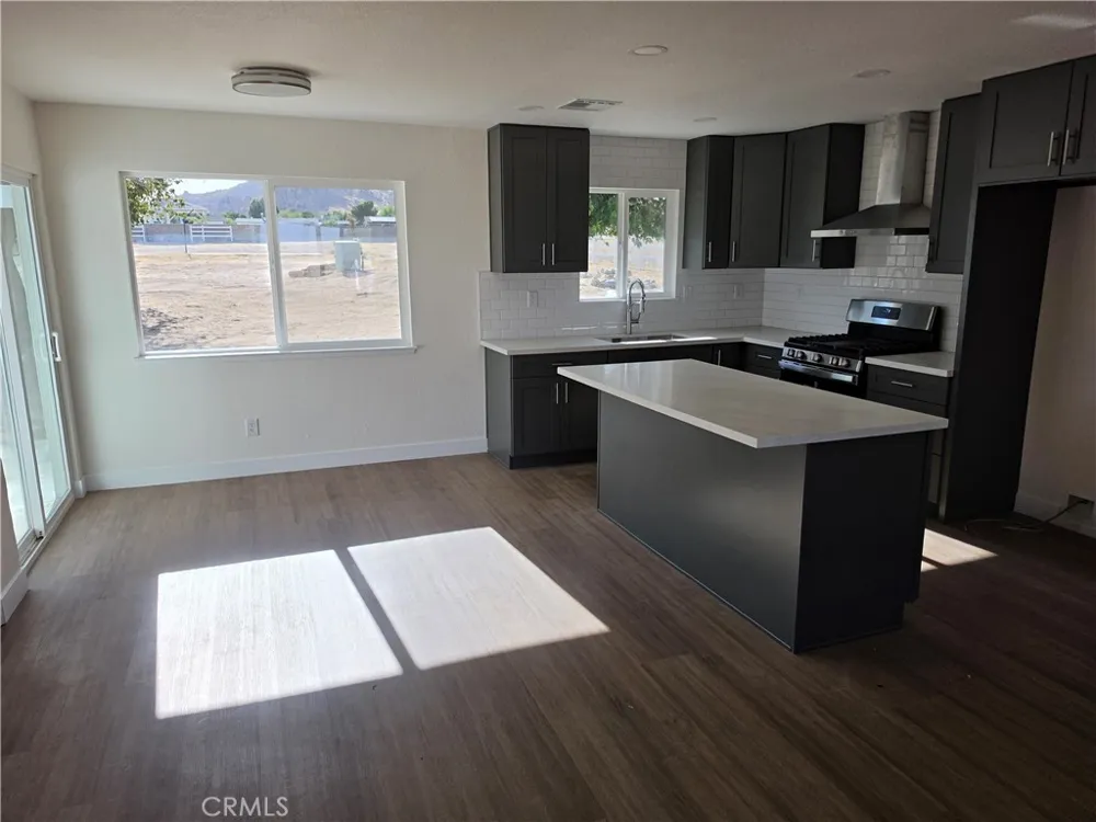 38997 164th E Lake Los Angeles, CA 93591
