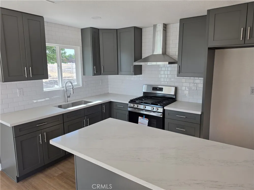 38997 164th E Lake Los Angeles, CA 93591