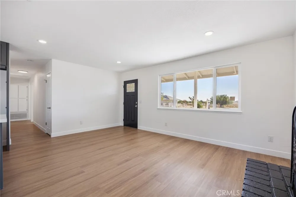 38997 164th E Lake Los Angeles, CA 93591