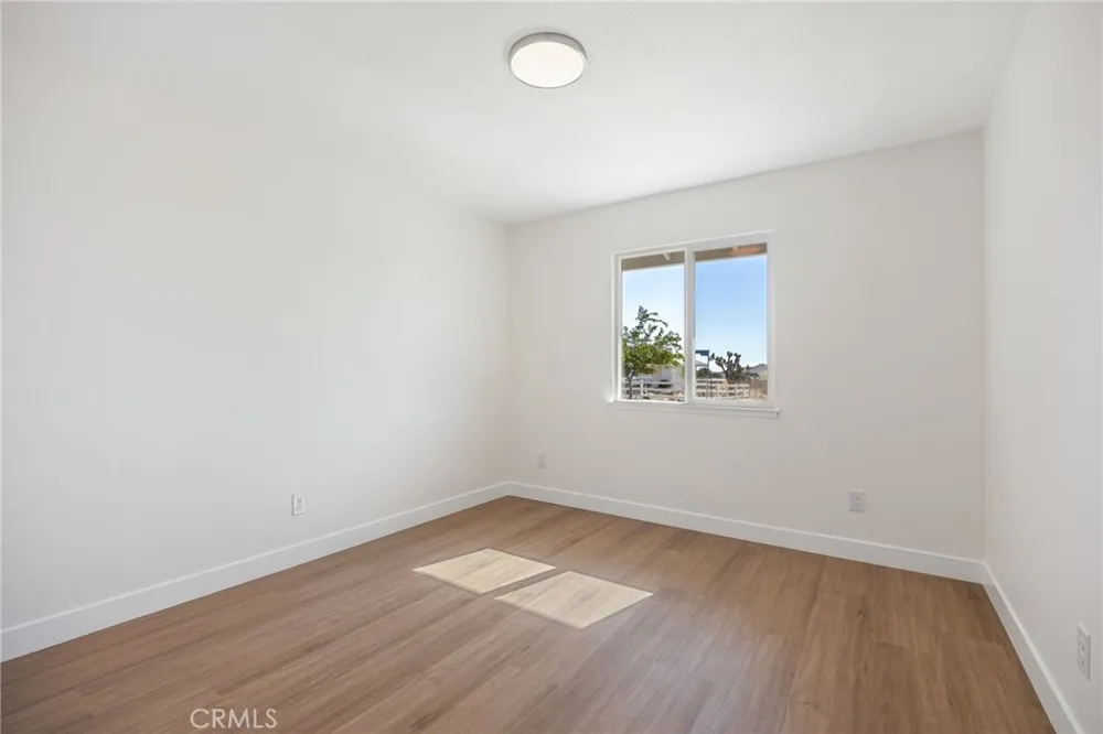 38997 164th E Lake Los Angeles, CA 93591