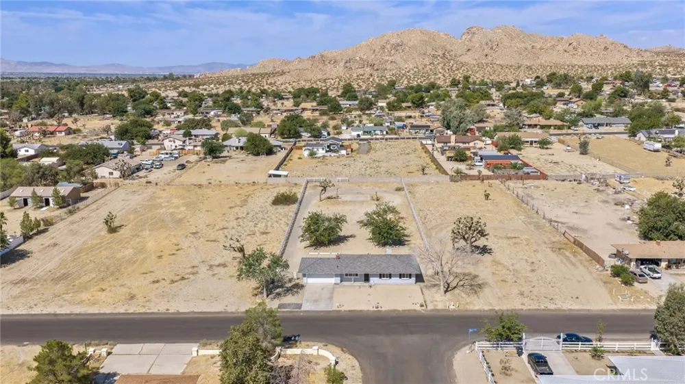 38997 164th E Lake Los Angeles, CA 93591