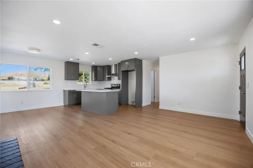 38997 164th E Lake Los Angeles, CA 93591