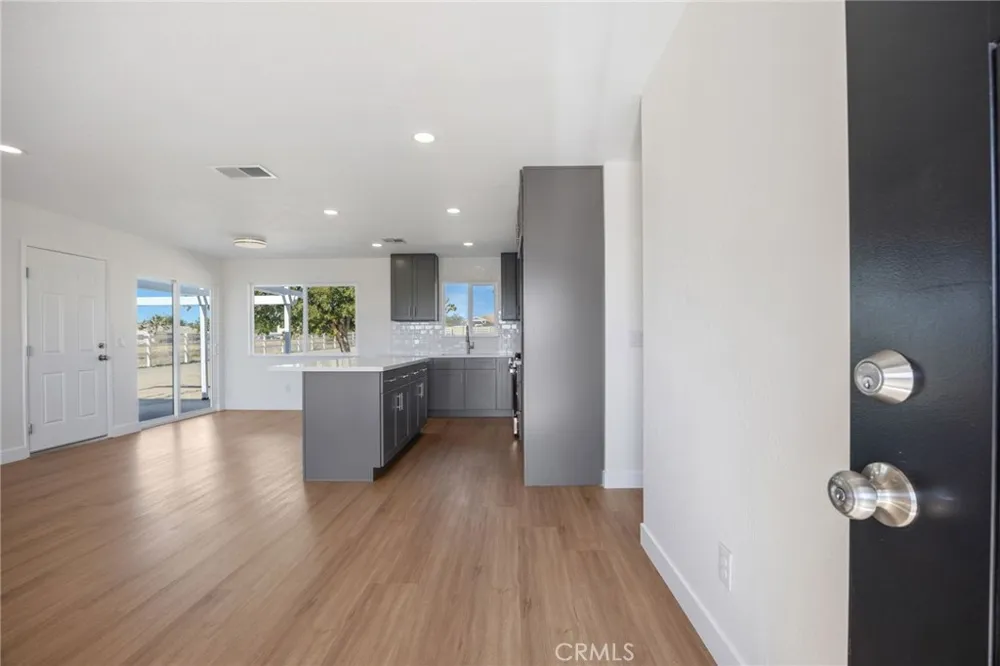 38997 164th E Lake Los Angeles, CA 93591