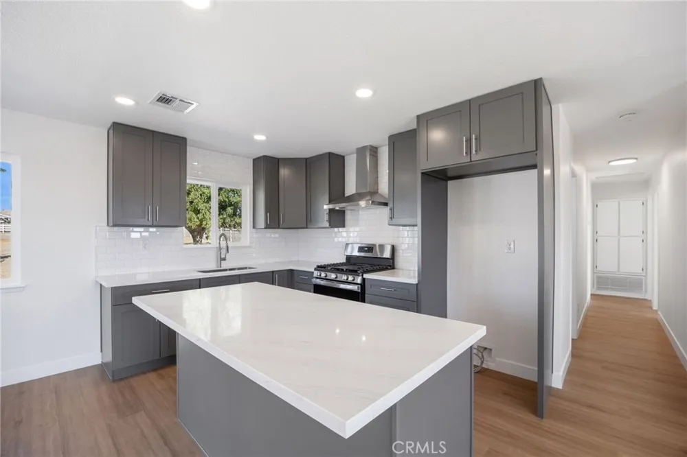 38997 164th E Lake Los Angeles, CA 93591
