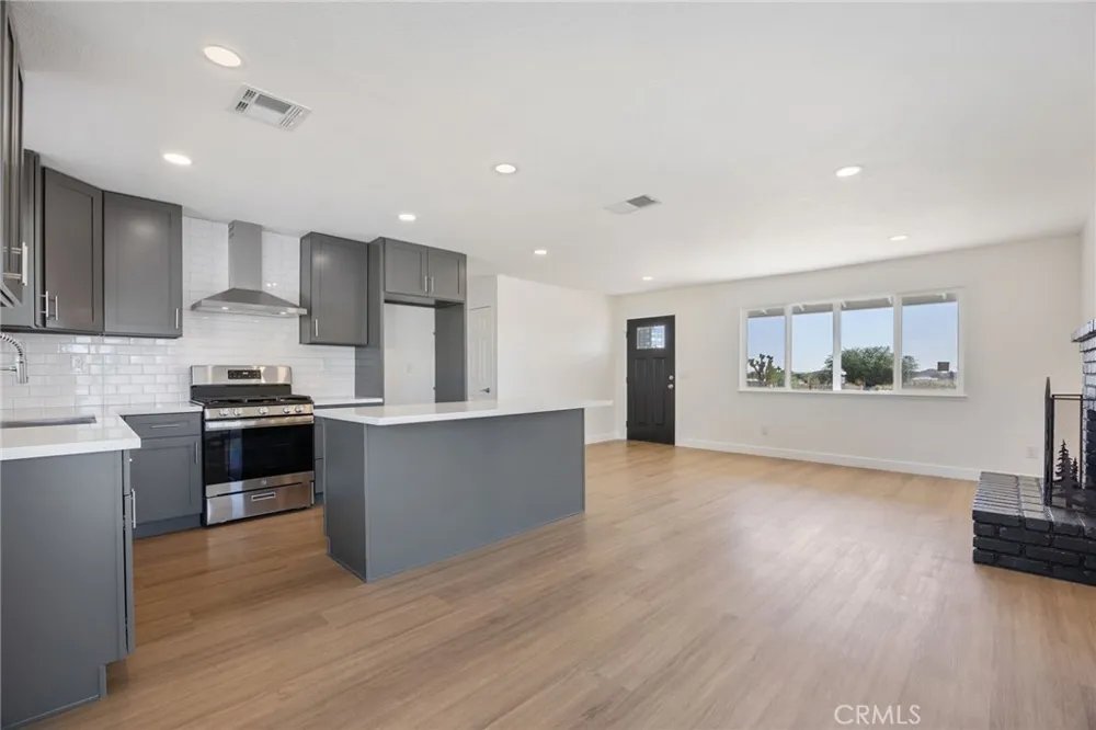 38997 164th E Lake Los Angeles, CA 93591