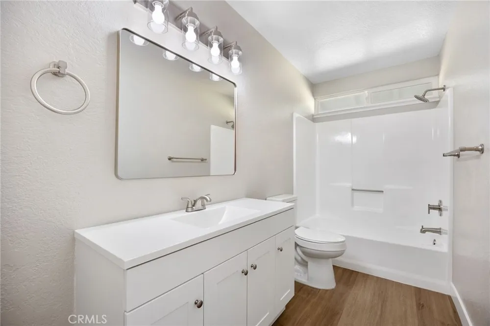 38997 164th E Lake Los Angeles, CA 93591