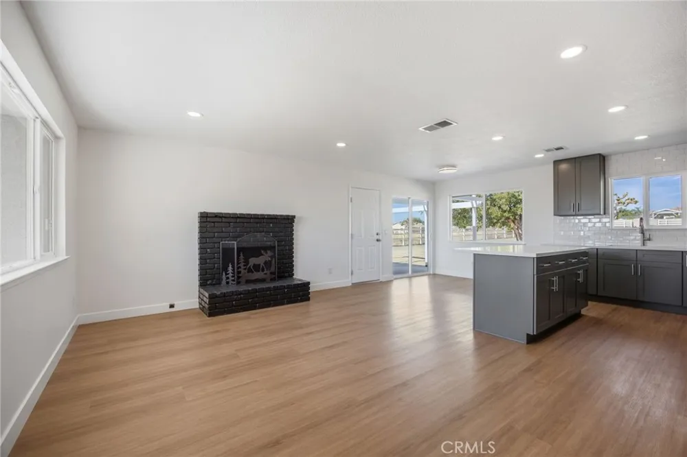 38997 164th E Lake Los Angeles, CA 93591
