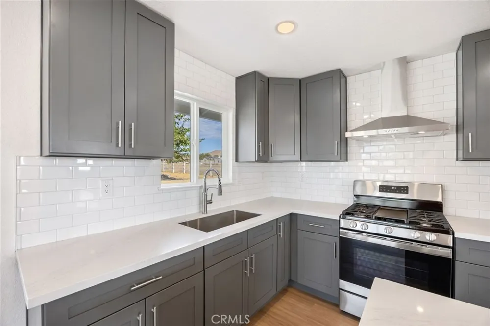 38997 164th E Lake Los Angeles, CA 93591