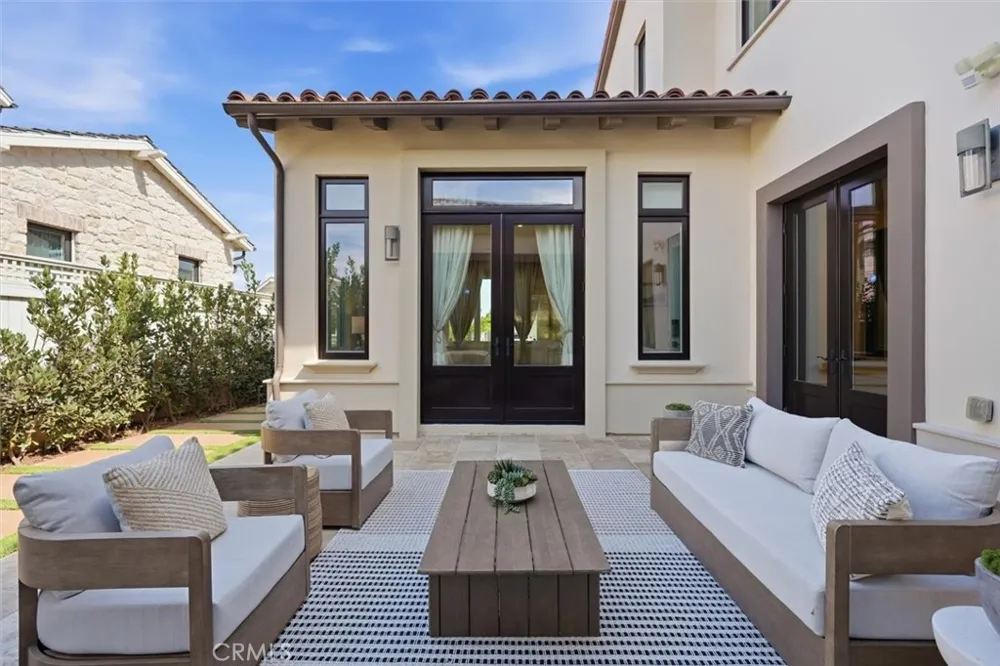 18 Phillips Ranch Road Rolling Hills Estates, CA 90274