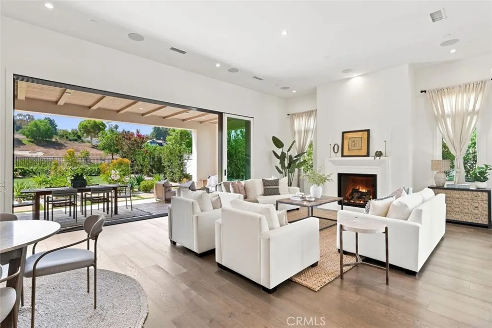 18 Phillips Ranch Road Rolling Hills Estates, CA 90274