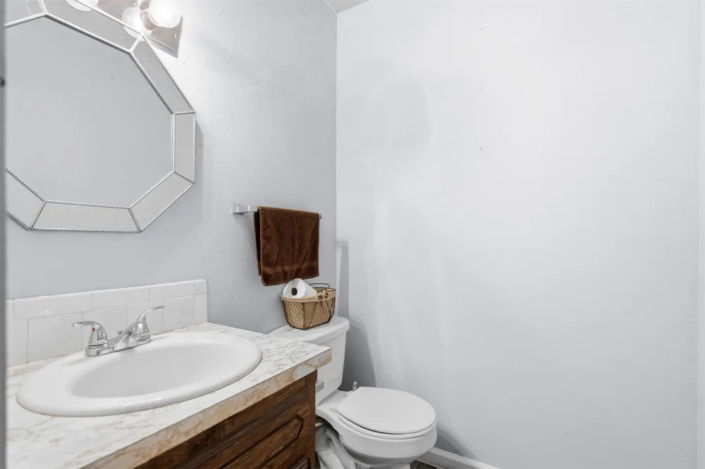 1206 E Schmid Wynnewood, OK 73098