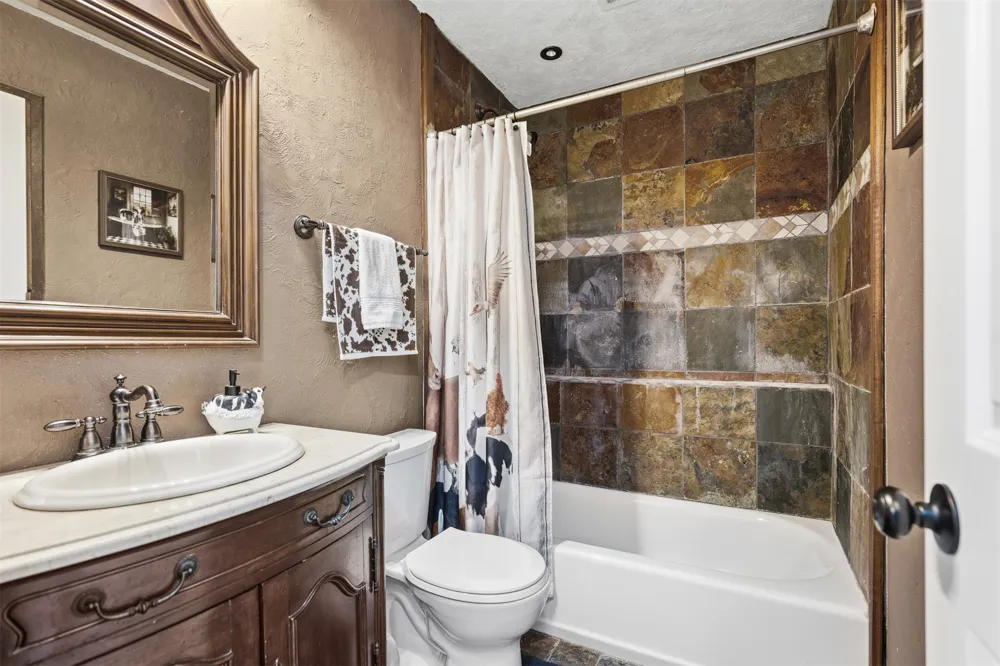 1206 E Schmid Wynnewood, OK 73098