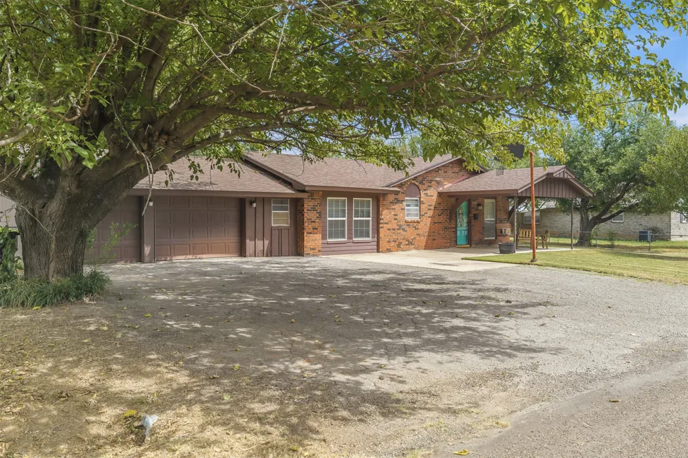 1206 E Schmid Wynnewood, OK 73098