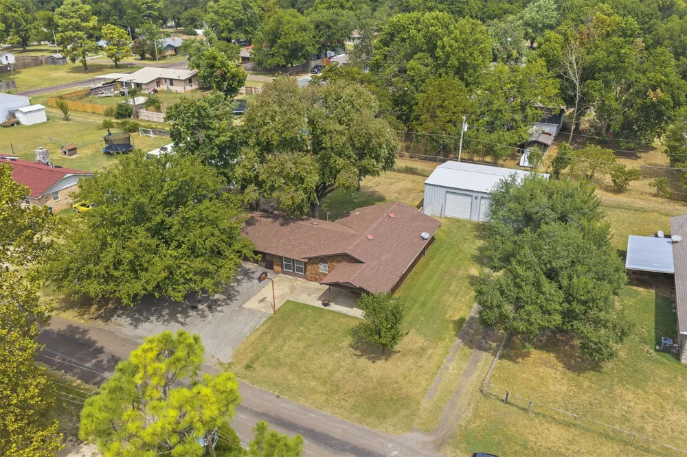 1206 E Schmid Wynnewood, OK 73098