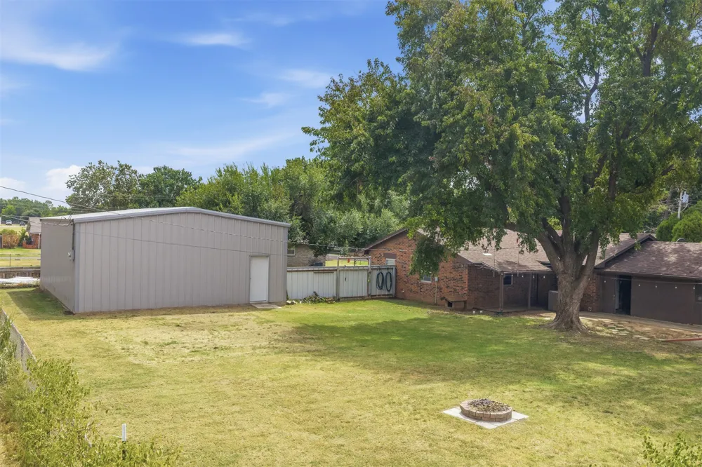 1206 E Schmid Wynnewood, OK 73098