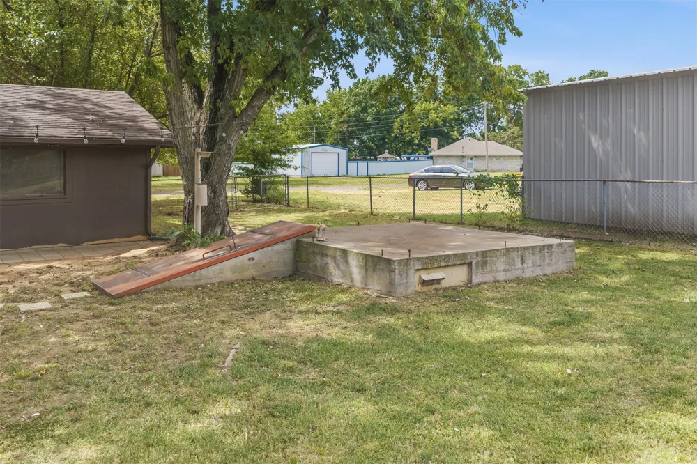 1206 E Schmid Wynnewood, OK 73098