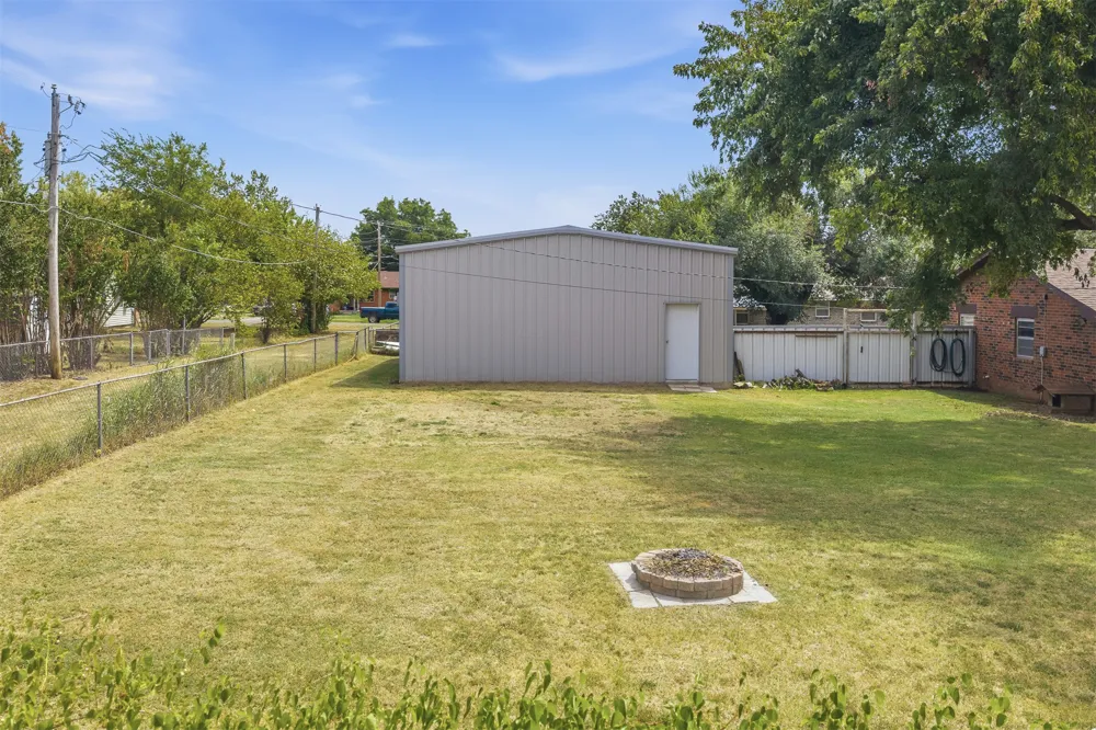 1206 E Schmid Wynnewood, OK 73098