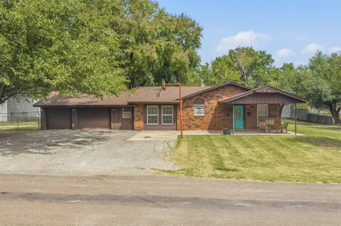 1206 E Schmid