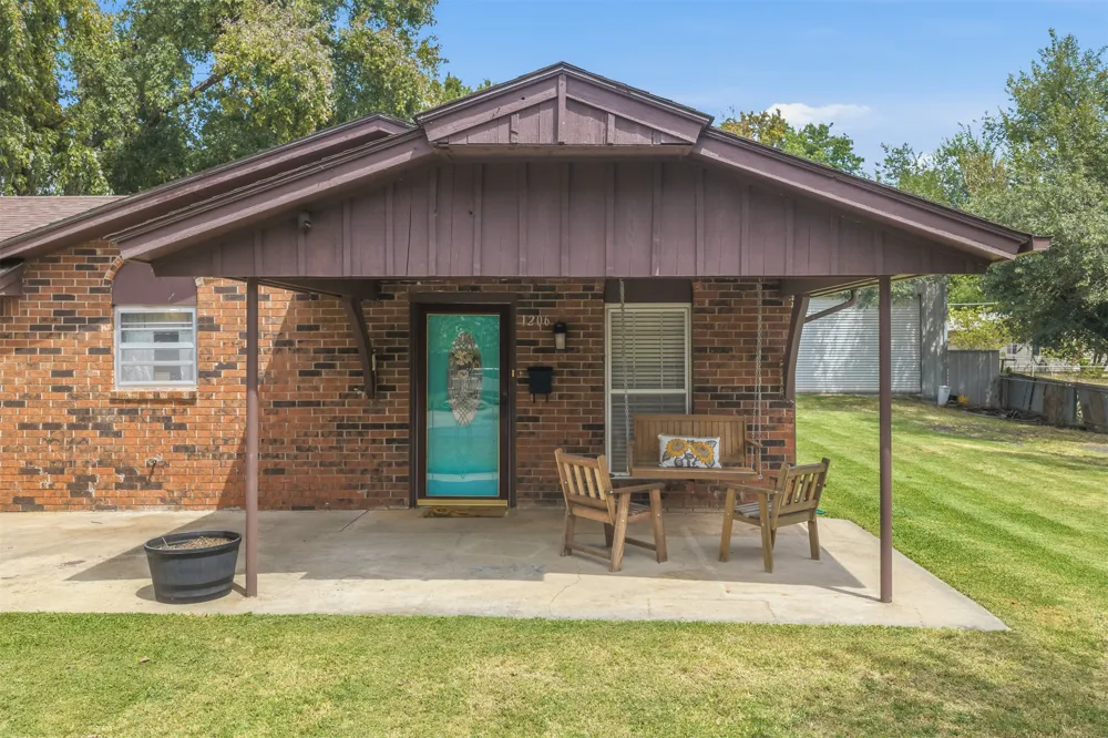1206 E Schmid Wynnewood, OK 73098