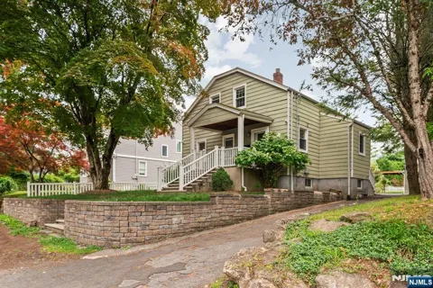 54 Chestnut Avenue
