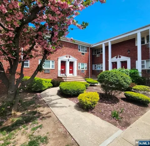 640 Franklin 2F