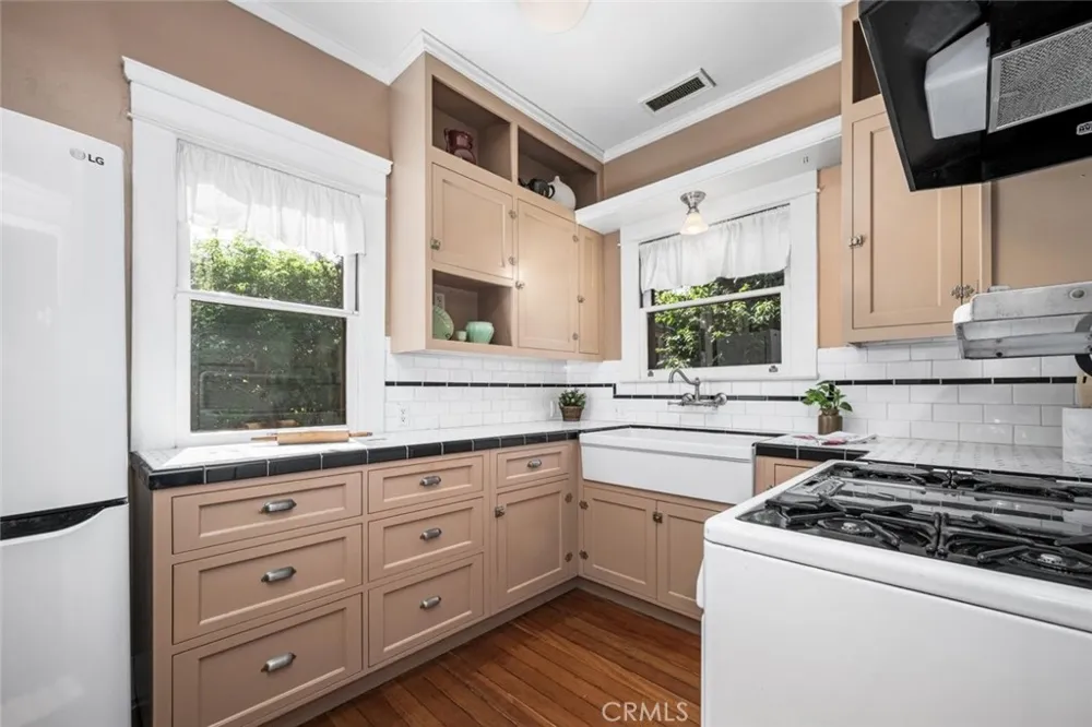 748 Daisy Avenue Long Beach, CA 90813