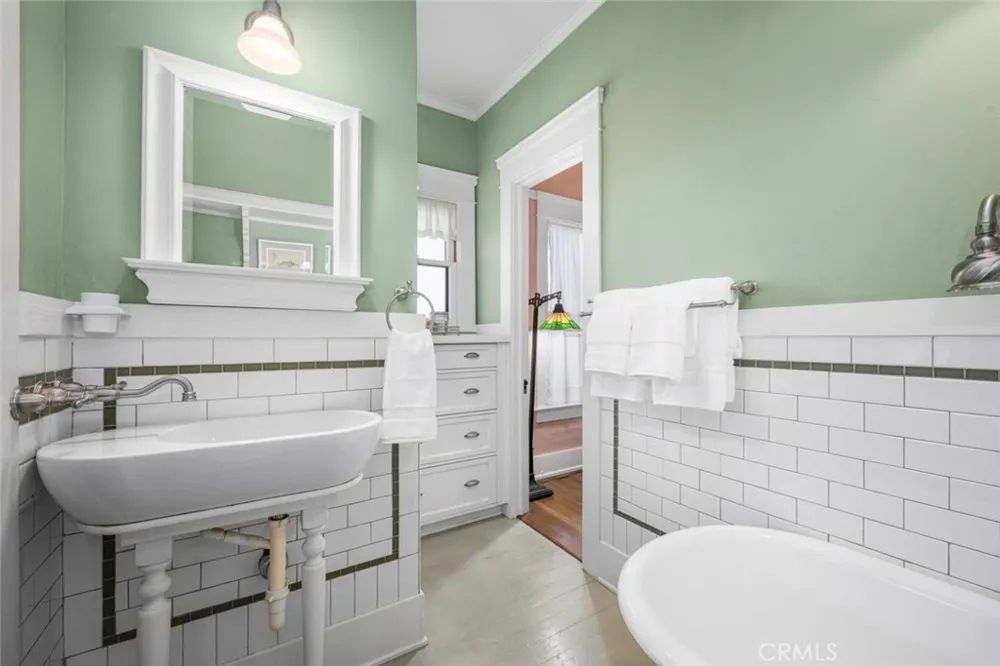 748 Daisy Avenue Long Beach, CA 90813